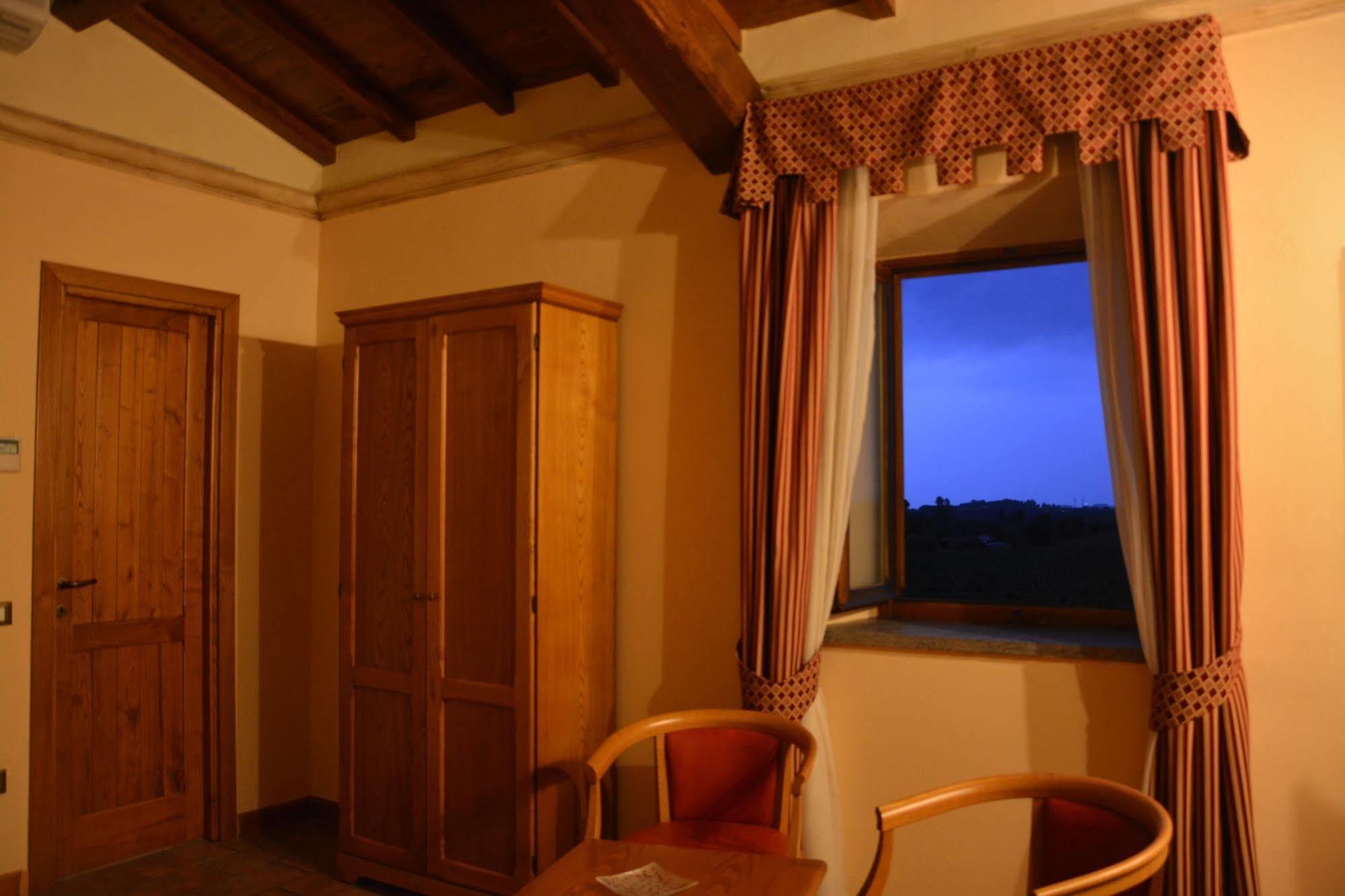 Hotel Casale Certosa 3*